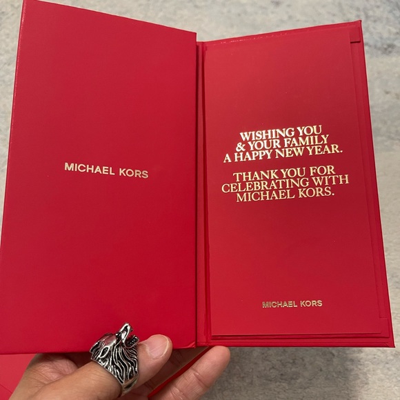 Brand New 6-Pack Michael Kors Gift Giving Envelopes For Love & Care In Gold/Red - Picture 6 of 8